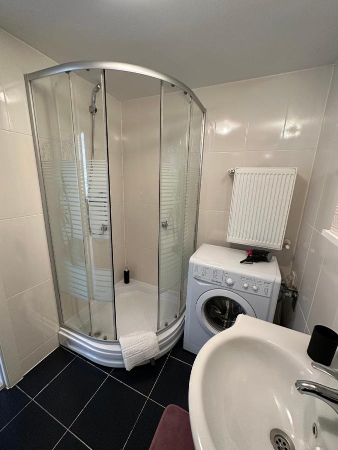 Fly Airport Residences & Therme-Self Check-In Otopeni Bagian luar foto